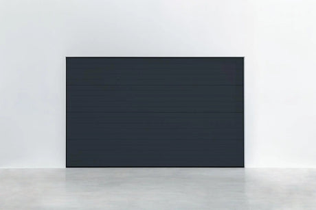 Garagentor Stucco Colore Schwarzgrau – stilvolle Außenansicht mit strukturierter Oberfläche in RAL 7021