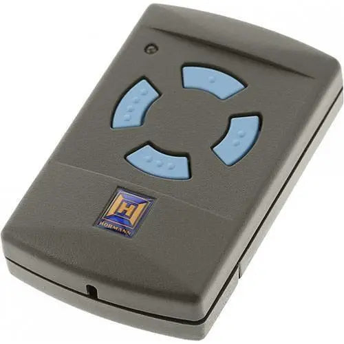 Hörmann Handsender HSM 4, 868 MHz Vorderansicht
Hörmann Handsender HSM 4 Mini-Handsender
Hörmann Handsender 4-Kanal in Dunkelgrau mit blauen Tasten
Hörmann Handsender HSM 4 mit Batterie 12 V
Hörmann Handsender 868 MHz Festcode
Hörmann Handsender HSM 4 kompakte Bauweise
Hörmann Garagentor Handsender Original HSM 4
Hörmann Handsender mit 4 Funktionstasten
Hörmann Handsender programmieren 868 MHz
Hörmann Handsender HSM 4 mit Anleitung