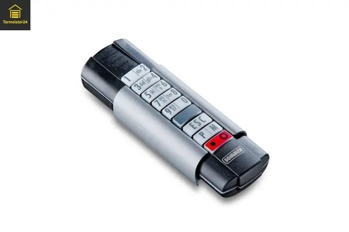 Sektionaltor öffnet teilautomatisch für Paketzustellung