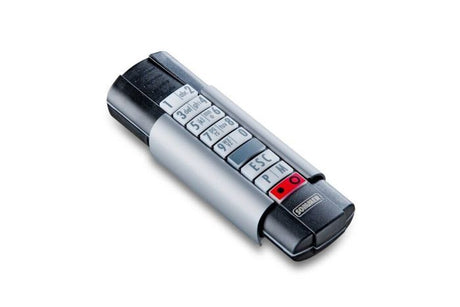 Sektionaltor öffnet teilautomatisch für Paketzustellung