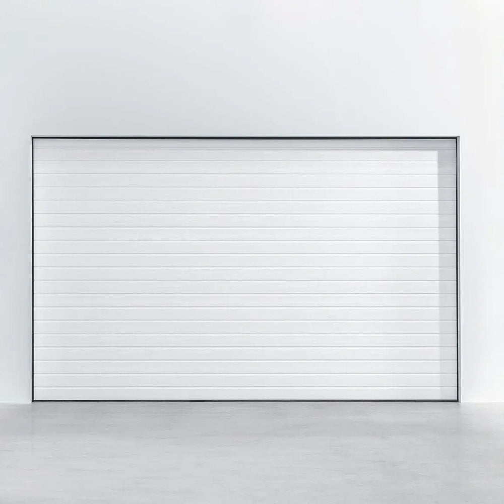 Garagentor Woodgrain Plancha in RAL 9016 – Holzstruktur in klassischem Weiß